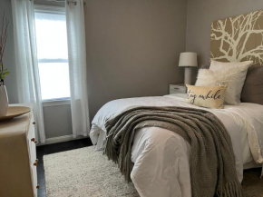 Cozy, 1st floor apartment 2bdrms Plus Semi Private room with Futon Pets with fee Family Friendly Close to Everything